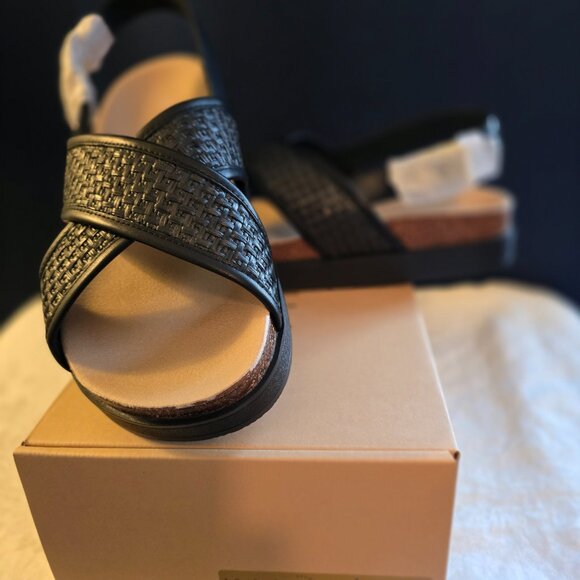 WYDR Monti Criss-Cross Footbed Sandals - Picture 2 of 6